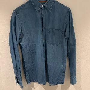 Corneliani skjorta - Inga synliga defekter Passar M/L Kan mötas upp i Stockholm