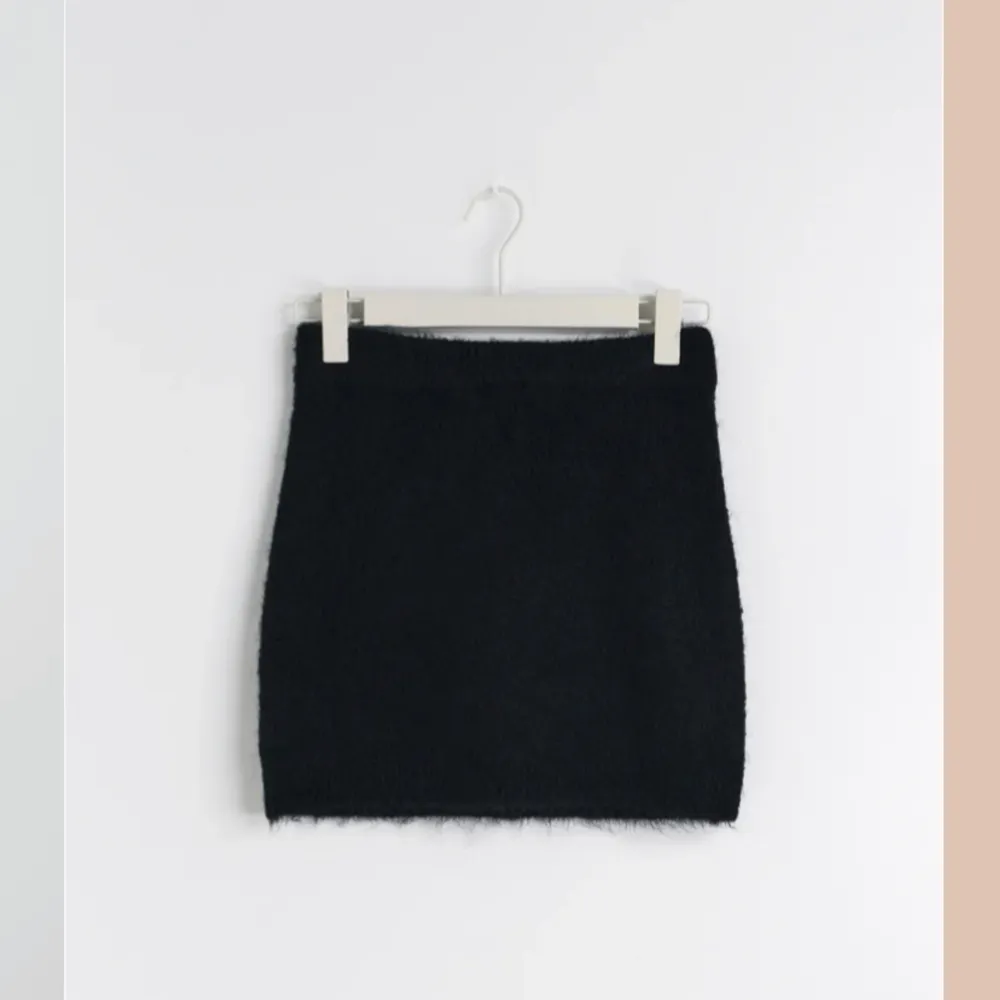 Säljer denna korta kjol från Gina Tricot helt slutsåld🫶. Kjolar.