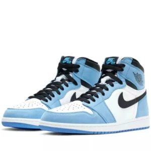 Air jordans 1  - Rätt så använda, men fortfarande i fint skick, nypris 1799 kr säljer för 400 men pris kan diskuteras 