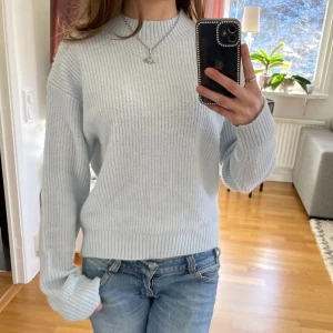 Ljusblå stickad tröja - Ljusblå stickad tröja från H&M. Aldrig använd med prislappen kvar. Storlek XS. 🫶