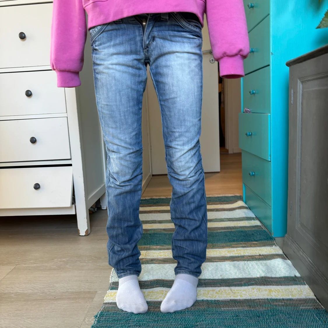 Låg midjade byxor med coola fickor  - 90