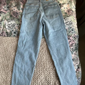 Mom jeans - Gina tricot st 36 aldrig använda