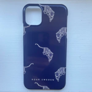 ROAR SWEDEN skal - Ett helt nytt ALDRIG ANVÄNT skal från ROAR Sweden i modellen Iphone 11. Nypris 299, säljer för 250 kr🩷🩷