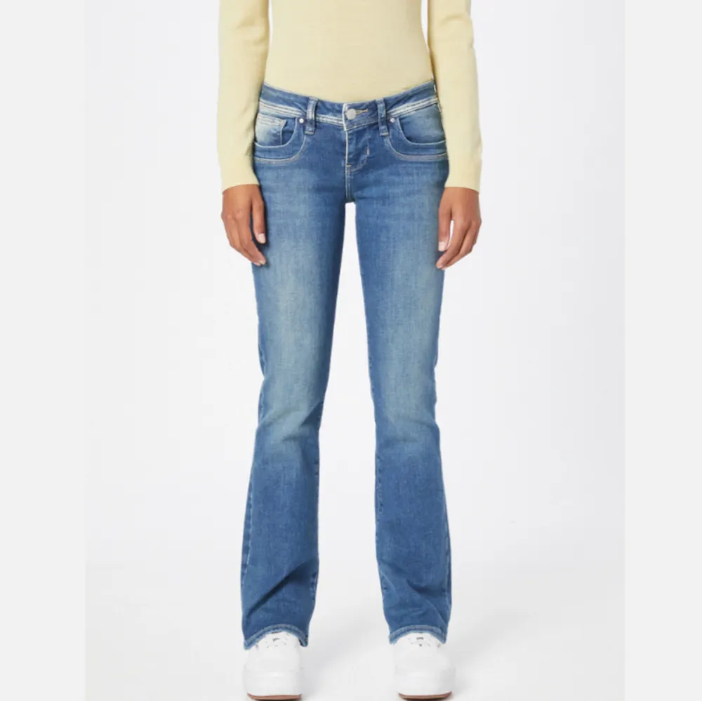 Intressekoll på lågmidjade jeans från LTB i stl 25/30💗 tvättade en gång men aldrig använda, endast testade! Nypris 915kr. Jeans & Byxor.