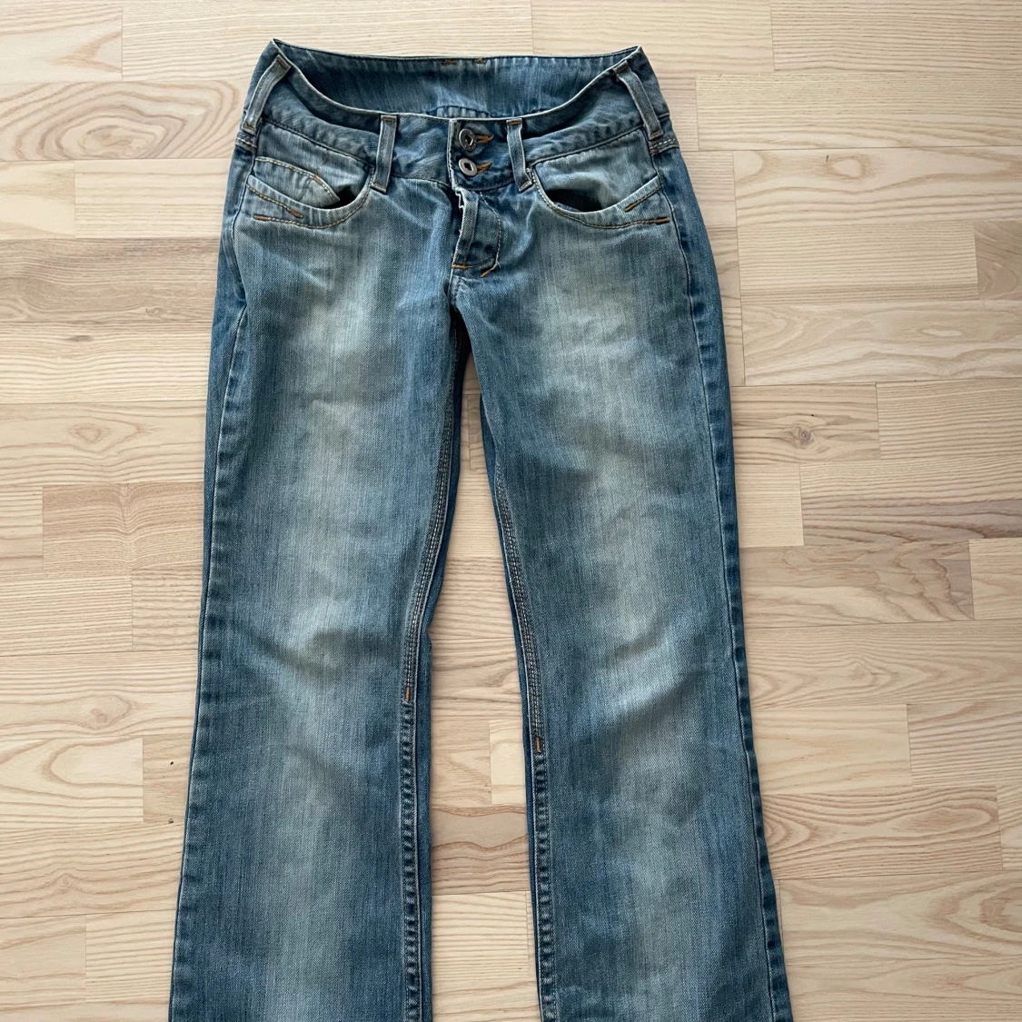 lågmidjade bootcut jeans - 91