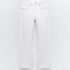 Jättefina vita jeans i bra skick, bilden är lånad💕