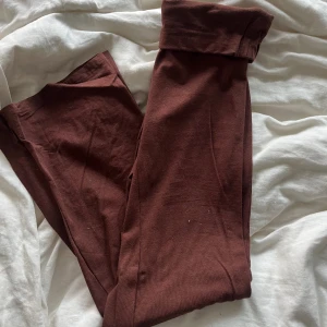 bruna yogapants - bruna yoga pants som går o vika ner 💓