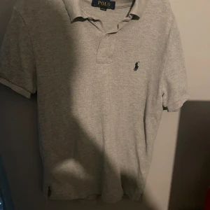 Ralph lauren - Jag säljer en ralph lauren för 249 kr och har inga defekter. Storlek xxs och säljer den pågrund av storleken. 