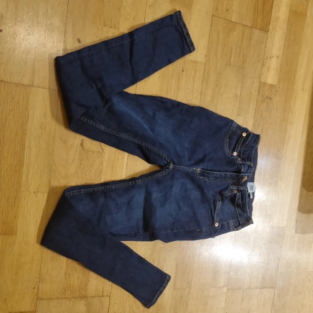 Ett par mörkblåa jeans fån lager 157❤️. Jeans & Byxor.