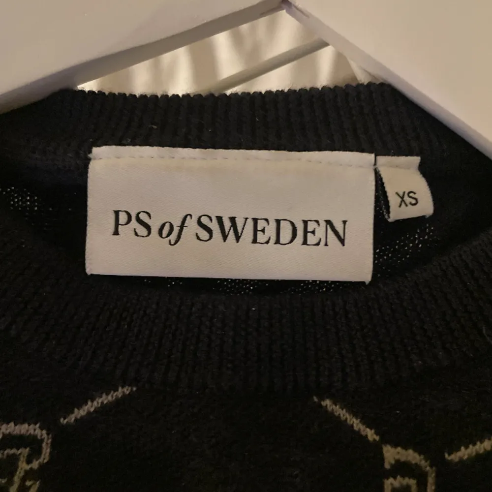 Jättefin stickad tröja från ps of sweden i storlek xs, endast använd en gång⭐️ Nypris 1200. Stickat.