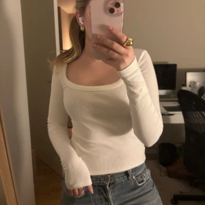 Vit långärmad tröja - Använd en gång! 