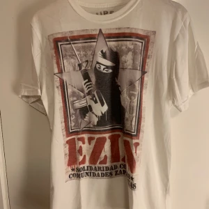 Zapatist t-shirt - Vit mjuk t-shirt i storlek L=65cm på längden och ca 50cm bred mellan armhålorna.  