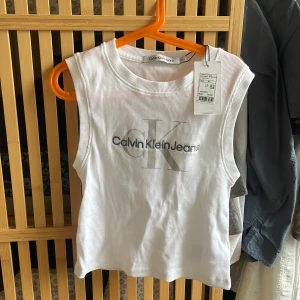 Helt nytt vitt linne. Calvin clein. Inga defekter - Inga defekter, helt nytt linne från Italien aldrig använt. Pris går att diskuteras