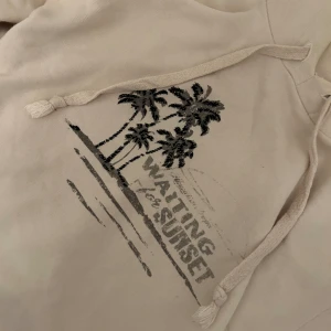 Saint Laurent hoodie - Säljer en snygg Saint Laurent hoodie som är i väldigt bra skick. Storlek är xs/s 