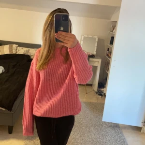 Stickad tröja  - Aldrig använd 