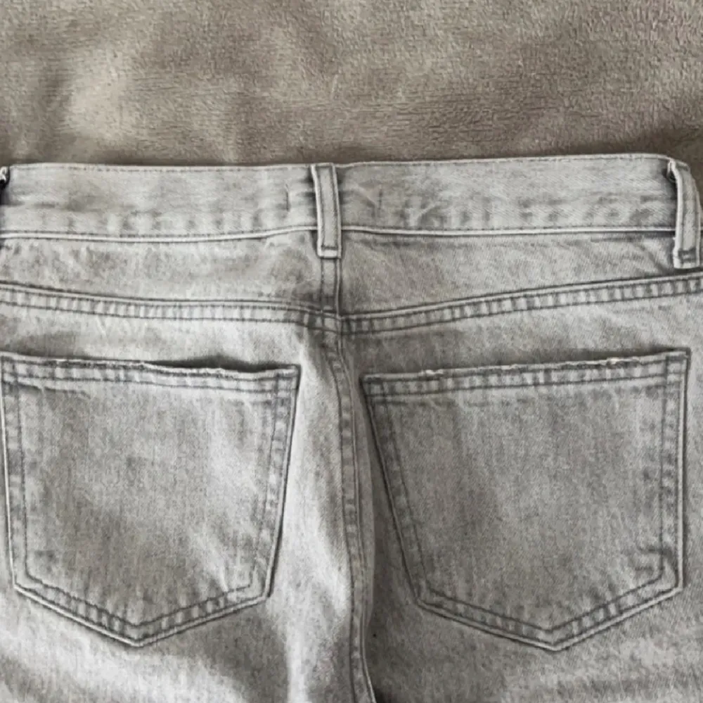 Sjukt snygga jeans från gina tricot!! 🤩 super bra skick! 👍🏼. Jeans & Byxor.