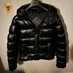 Superdry XP-D  - Fräsch Superdry jacka. Bra pris. Den är i nyskick! Skriv vid funderingar / Mvh SecondTreasures 👊🏼