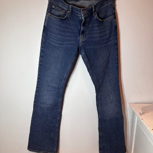 Bootcut jean - Riktigt snygga, passade inte min kroppstyp (har stora vader), köpta från vinted nyligen, gott skick, storlek 40