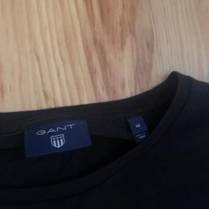 Gant tröja, storlek M - En gant tröja med ett tunnare tyg som är perfekt till varmare tider. Storlek M