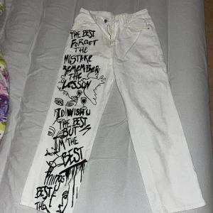 Byxor  - Använda 2-3 gånger.