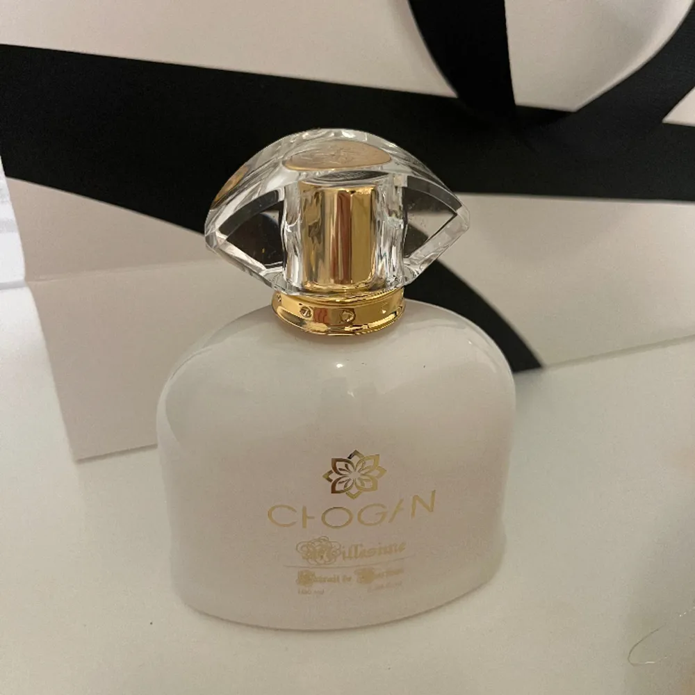 Denna doft är en remake som företaget Chogan har gjort på doften Chanel- Gabrielle. Denna doften innehåller till skillnad från original doften Chanel ändast naturliga noter och essenser vilket gör att den håller även längre på huden. . Övrigt.
