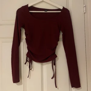 Vinröd topp✨ - Säljer denna topp då den inte kommit till användning.❤️