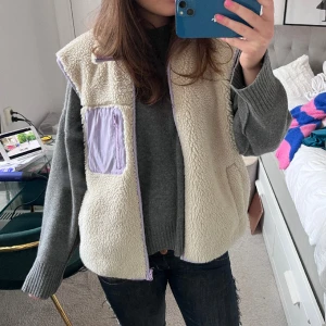 Teddy väst!  - Så snygg väst som sitter snyggt overzised på mig som brukar ha M😝