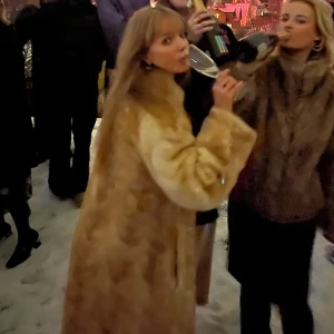 Den perfekta pälsen - säljer min superfina pälsjacka då den inte kommer till användning! 