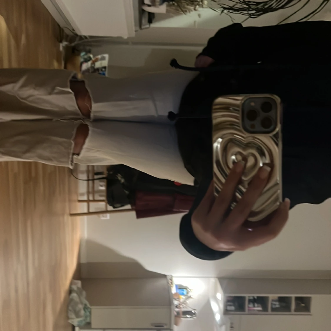 BEIGEA JEANS MED HÅL - 91