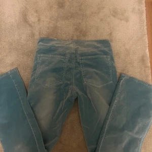 Unika jeans  - Säljer dessa ursnygga jeans som aldrig är använda och är en gammal modell ifrån Weekday! 