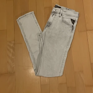 Replay jeans - Säljer ett par replay jeans i väldigt bra skick | Modellen heter jondrill | Bara att höra av sig vid frågor eller funderingar.