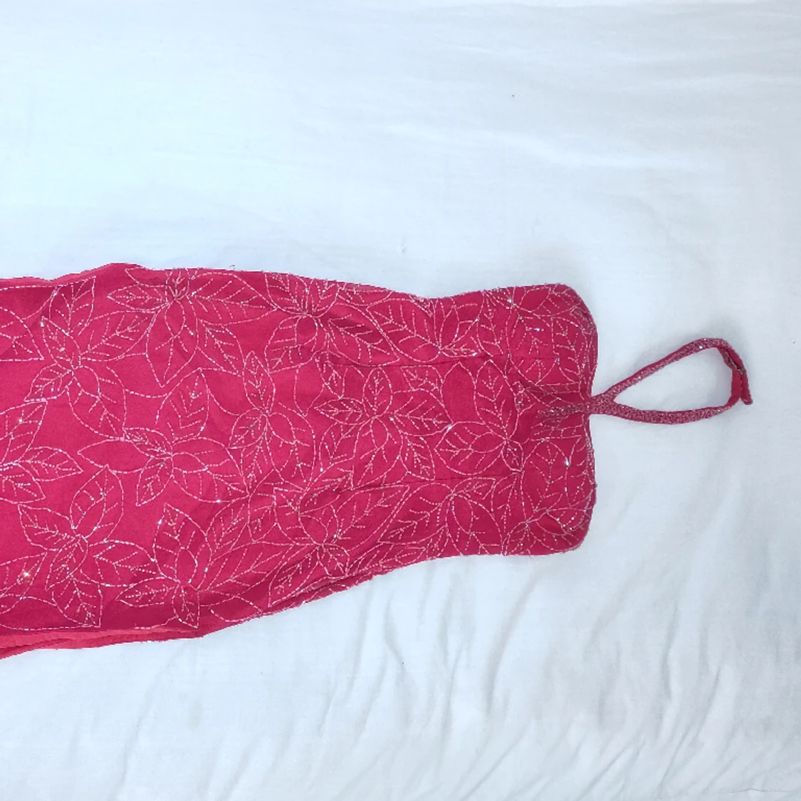 Röd balklänning med pärlbroderi - 91