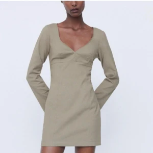 klänning  - fin klänning från Zara aldrig använd🫶🏼