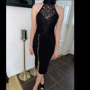 Klänning från Nelly - Väldigt snygg klänning från Nelly. Aldrig använd. Prislappar kvar. Säljer då den blivit för liten för mig. Strl XS. 