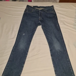 501 jeans - Använda liten fläk men annars bra skick 