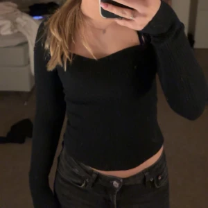 Svart topp - Säljer då jag inte använder den!