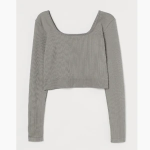 Träningstopp - Ljus grågrön träningstopp från H&M! Använd 1 gång, så i nyskick! Storlek S.  Nypris 199kr, säljs för 50 kr!💚