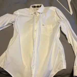 Burberry skjorta - Säljer denna feta burberry skjortan  Pris 650