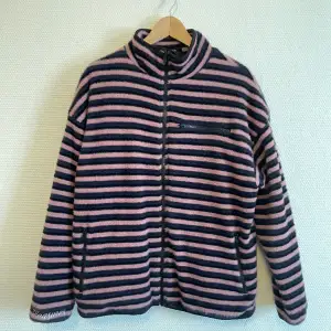 Worn but good condition. Size M, fits me slightly oversized. My true size is S.