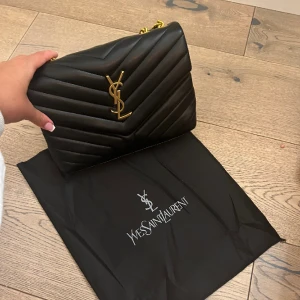 Ej äkta Ysl väska - Ej äkta Skriv för fler bilder Jättebra kop ia 