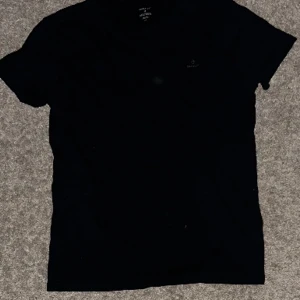 Gant tshirt  - Gant tshirt i bra skick men använd. 