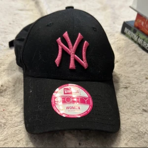 Keps  - Knappt använd någon enstaka gång! Köptes för 300 säljes för 100