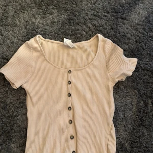 tröja - den är skön och ha på sig och fin:)