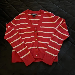 Kofta från Zara  - Söt kofta fån Zara, kortare modell stl s