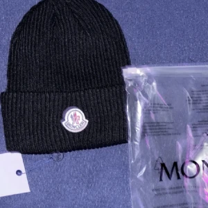 Moncler mössa  - Nyskick 