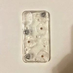iPhone skal X/XS - En helt oanvänd jättefin blommig iPhone skal X/XS 🌟 40kr pris kan diskuteras! ☺️