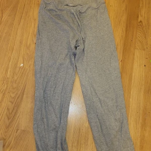 Mjukisbyxor  - Ett par tunna mjukisbyxor 