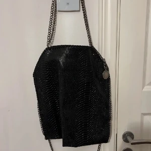 Stella Väska! - Äkta Stella McCartney väska köpt för ca 2 år sedan, är i nyskick!🩷