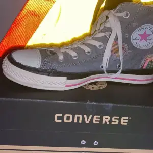 Knappt använda limited edition Converse, as fräna men passade tyvärr inte mig