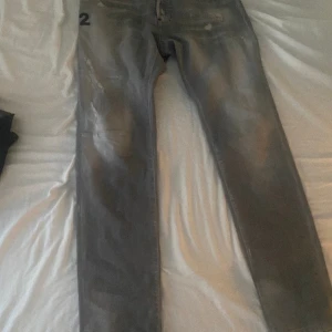 Dsquared 2 Jeans - Snygga byxor, för små för mig tyvärr. Sparsamt använda